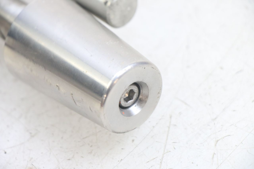 photo de EMBOUT DE GUIDON PEUGEOT GEOPOLIS RS 125 (2007 - 2009) - Autre angle de vue