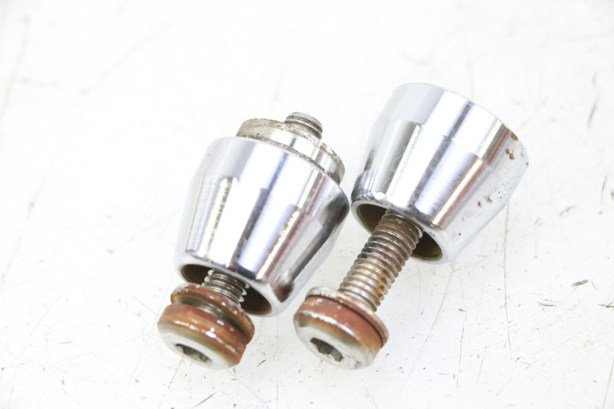 photo de EMBOUT DE GUIDON KYMCO GRAND DINK 125 (2002 - 2007) - Gros plan technique