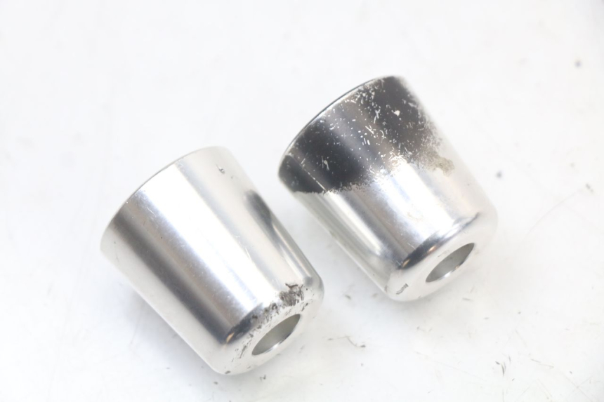 photo de EMBOUT DE GUIDON SUZUKI GSR 750 (2011 - 2017) - Zoom état d’usage