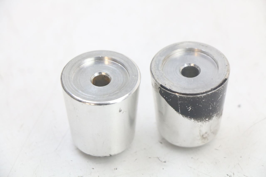 photo de EMBOUT DE GUIDON SUZUKI GSR 750 (2011 - 2017) - Gros plan technique