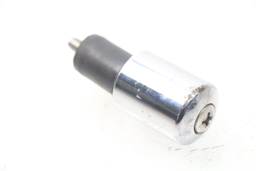 photo de EMBOUT DE GUIDON SYM JOYMAX 250 (2013 - 2017) - Gros plan technique