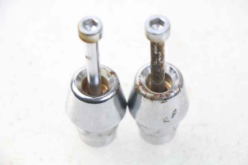 photo de EMBOUT DE GUIDON PEUGEOT KISBEE 4T 50 (2018 - 2022) - Zoom état d’usage