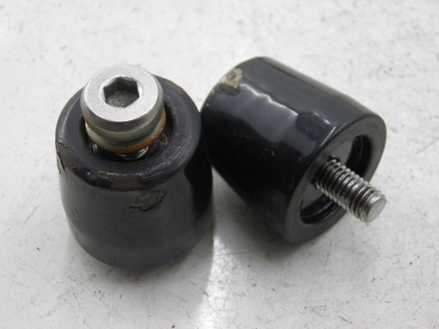 photo de EMBOUT DE GUIDON KYMCO AGILITY CITY 16P 125 (2015 - 2021) - Détail de la pièce