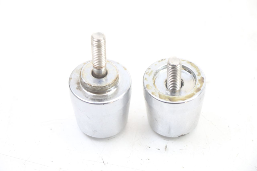 photo de EMBOUT DE GUIDON KYMCO PEOPLE S 125 (2000 - 2008) - Gros plan technique