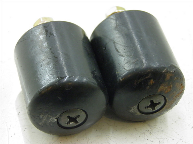 photo de EMBOUT DE GUIDON KYMCO QUANNON NAKED 125 (2010) - Vue principale