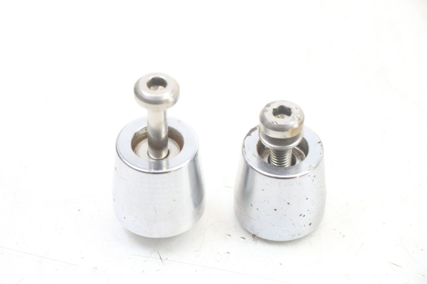 photo de EMBOUT DE GUIDON KYMCO XCITING 500 (2007 - 2010) - Détail de la pièce