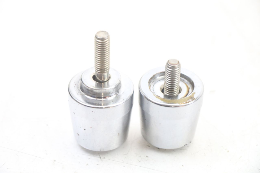 photo de EMBOUT DE GUIDON KYMCO XCITING 500 (2007 - 2010) - Gros plan technique