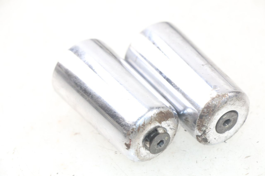 photo de EMBOUT DE GUIDON PIAGGIO LIBERTY 4T 50 (2009 - 2015) - Zoom état d’usage