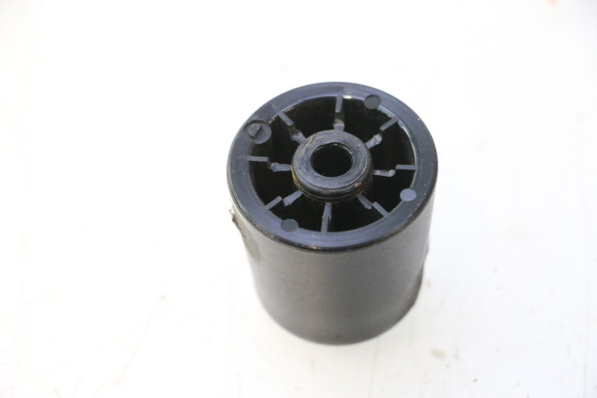 photo de EMBOUT DE GUIDON PIAGGIO MP3 HPE 530 (2022 - 2026) - Détail de la pièce