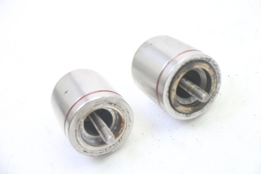 photo de EMBOUT DE GUIDON PIAGGIO MP3 RL 250 (2006 - 2010) - Gros plan technique