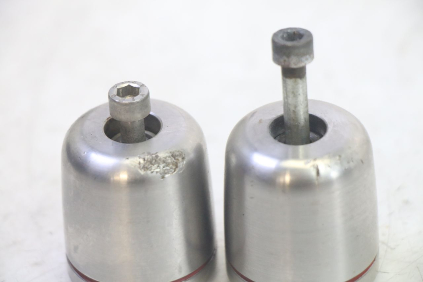 photo de EMBOUT DE GUIDON PIAGGIO MP3 RL 250 (2006 - 2010) - Détail de la pièce