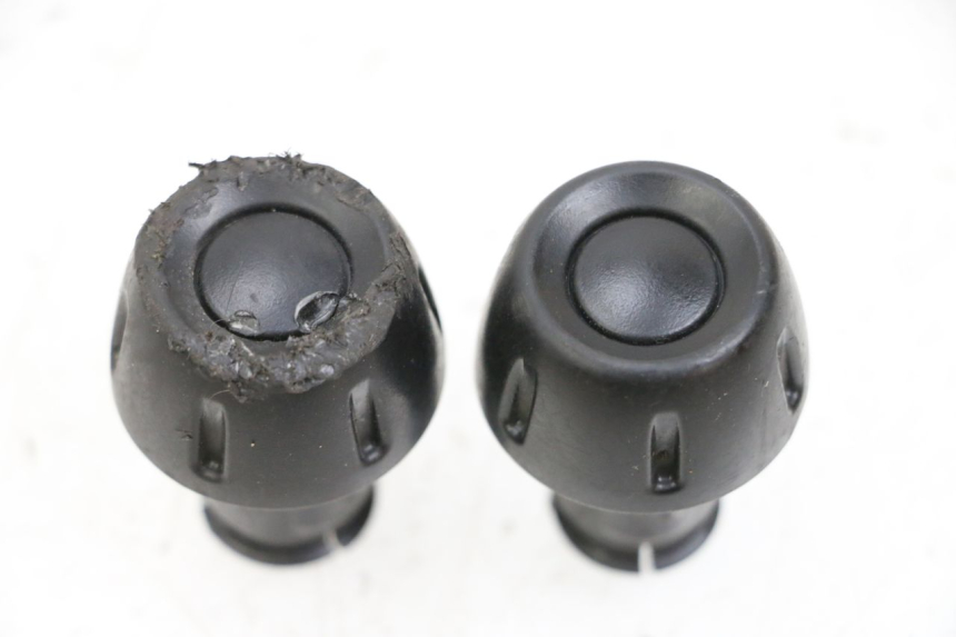 photo de EMBOUT DE GUIDON YAMAHA NEO'S CORE 1 (2022 - 2026) - Zoom état d’usage