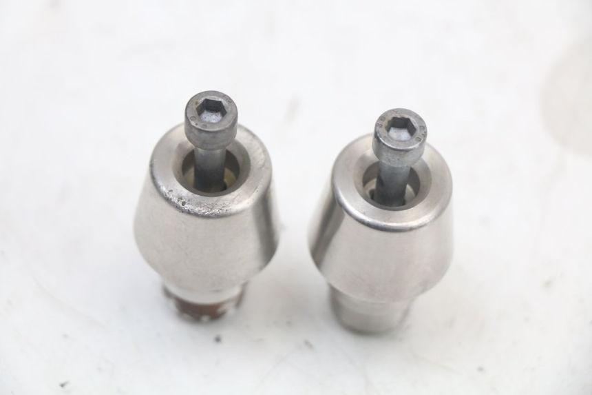 photo de EMBOUT DE GUIDON PEUGEOT SATELIS 125 (2010 - 2012) - Zoom état d’usage