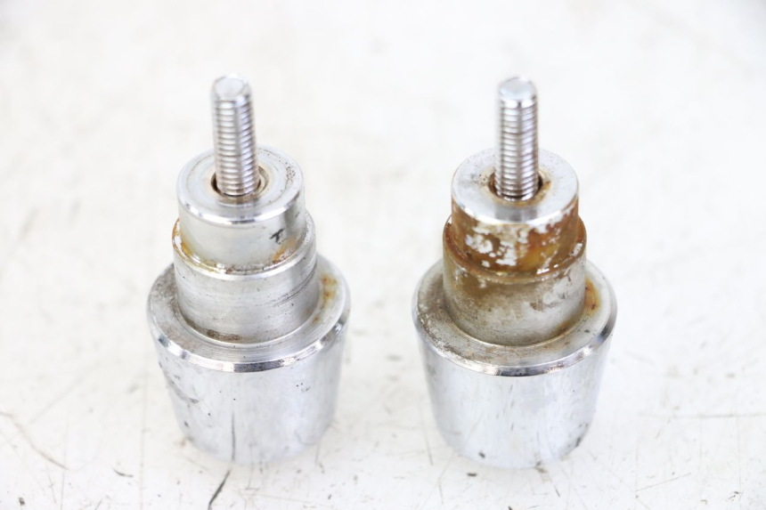 photo de EMBOUT DE GUIDON PEUGEOT SATELIS 125 (2013 - 2018) - Détail de la pièce