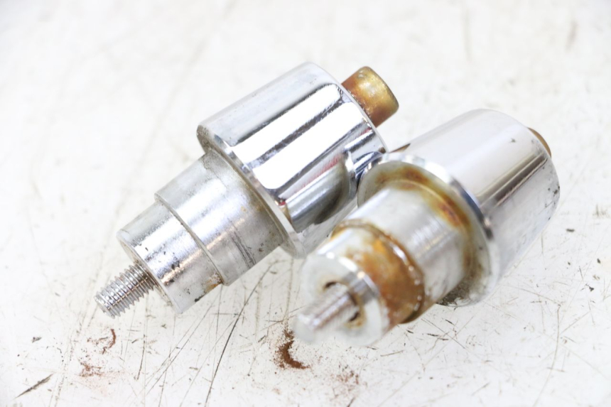 photo de EMBOUT DE GUIDON PEUGEOT SATELIS 125 (2013 - 2018) - Zoom état d’usage