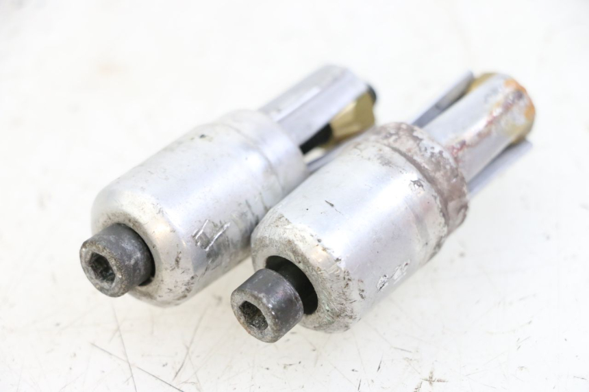 photo de EMBOUT DE GUIDON PEUGEOT TKR TREKKER FURIOUS 50 (2005 - 2014) - Vue principale