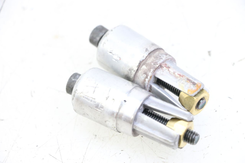 photo de EMBOUT DE GUIDON PEUGEOT TKR TREKKER FURIOUS 50 (2005 - 2014) - Détail de la pièce