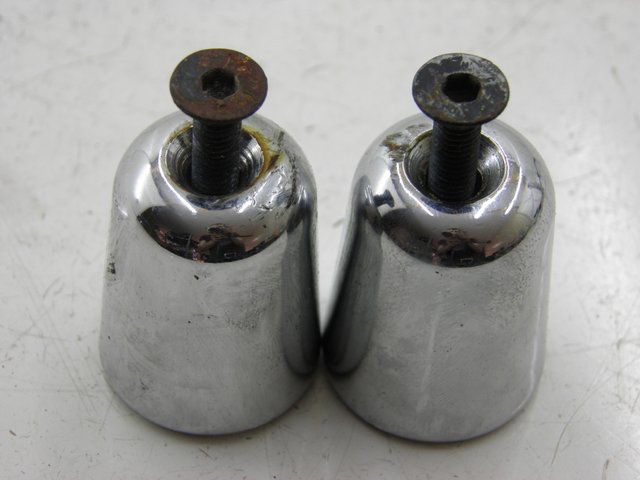 photo de EMBOUT DE GUIDON PIAGGIO X8 125 (2004 - 2007) - Vue principale