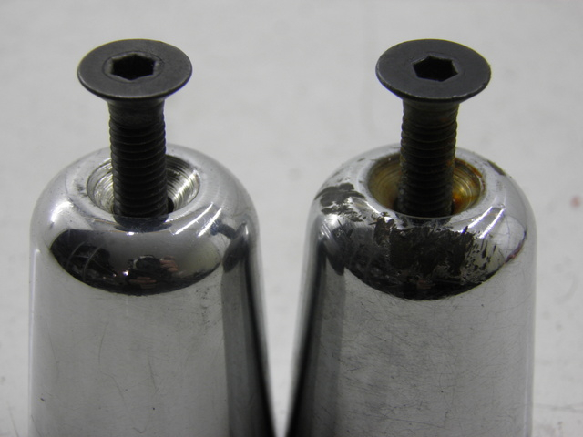 photo de EMBOUT DE GUIDON PIAGGIO XEVO - X EVO 125 (2010 - 2015) - Zoom état d’usage