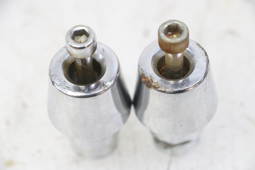 photo de EMBOUT DE GUIDON PEUGEOT SATELIS 125 (2013 - 2018) - Détail de la pièce