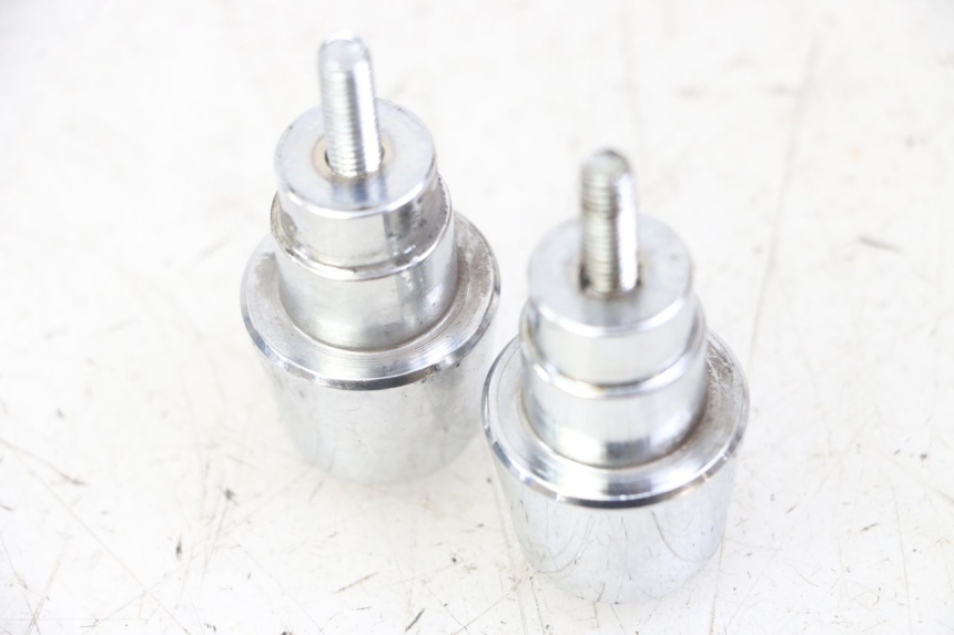 photo de EMBOUT DE GUIDON PEUGEOT SATELIS 125 (2013 - 2018) - Autre angle de vue