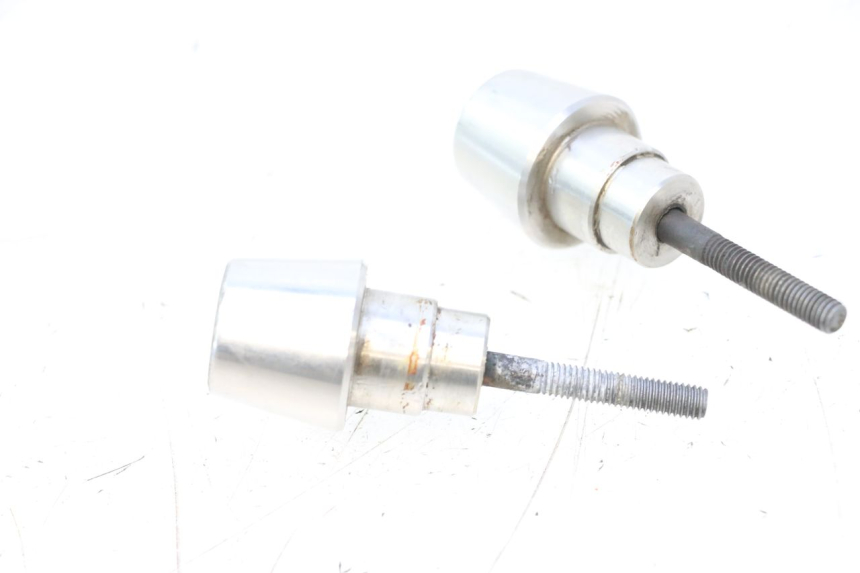 photo de EMBOUT DE GUIDON PEUGEOT SATELIS 125 (2006 - 2009) - Gros plan technique