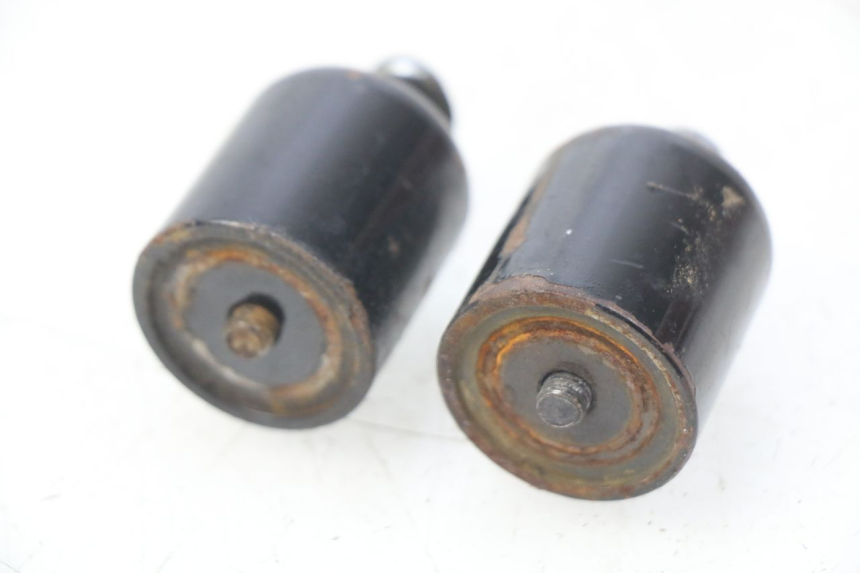 photo de EMBOUT DE GUIDON SUZUKI SIXTEEN 125 (2008 - 2010) - Détail de la pièce