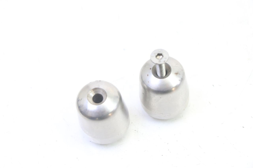 photo de EMBOUT DE GUIDON TRIUMPH SPRINT 900 (1995 - 1998) - Détail de la pièce