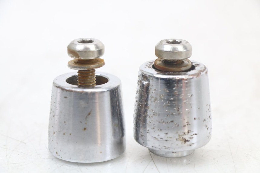 photo de EMBOUT DE GUIDON KYMCO SUPER 8 125 (2008 - 2015) - Gros plan technique