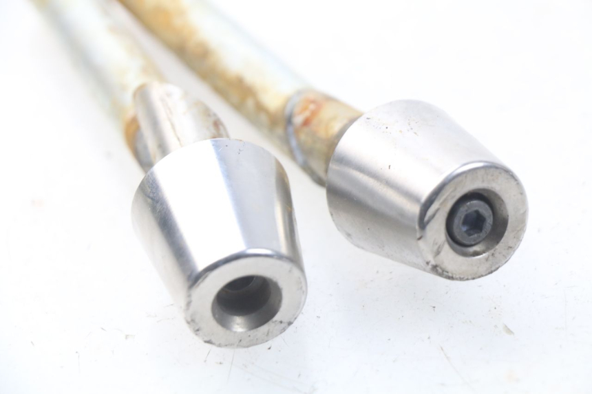 photo de EMBOUT DE GUIDON PEUGEOT TWEET 125 (2010 - 2017) - Autre angle de vue