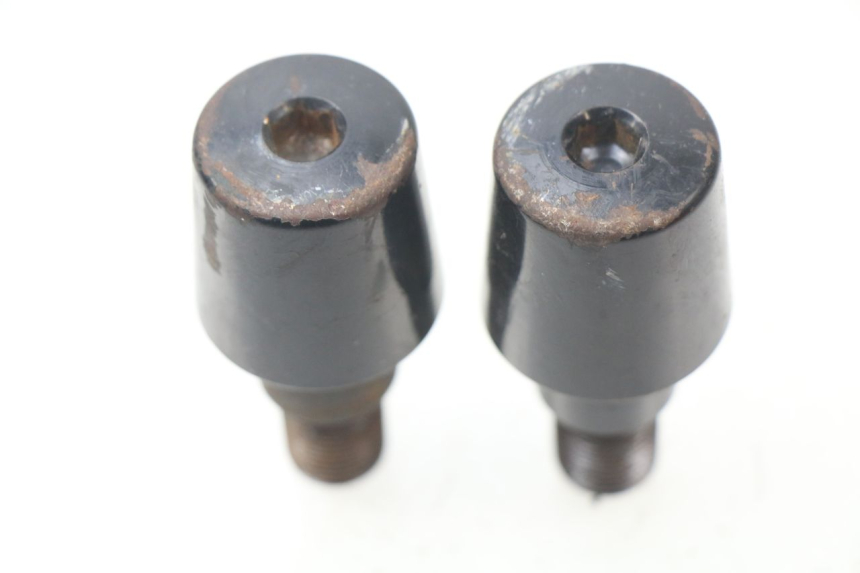 photo de EMBOUT DE GUIDON YAMAHA XMAX X-MAX 125 (2006 - 2009) - Gros plan technique