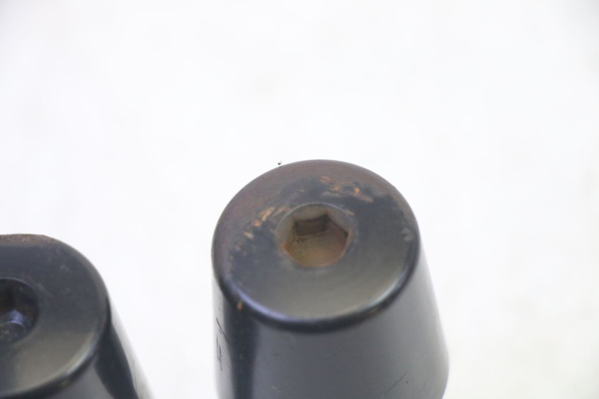photo de EMBOUT DE GUIDON YAMAHA X-MAX XMAX 250 (2006 - 2009) - Zoom état d’usage