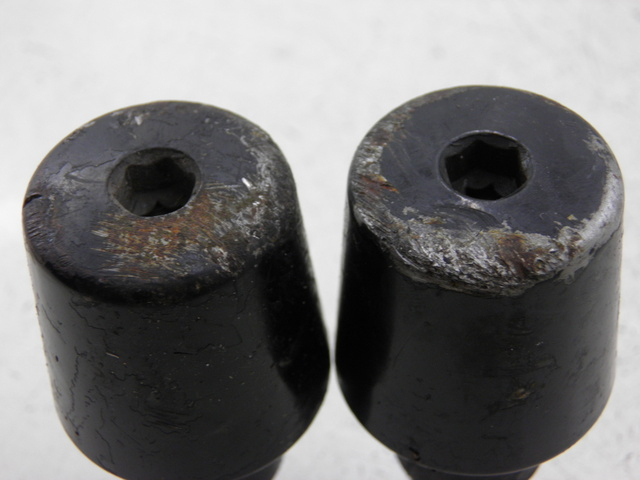 photo de EMBOUT DE GUIDON YAMAHA TDM 900 (2004 - 2006) - Détail de la pièce