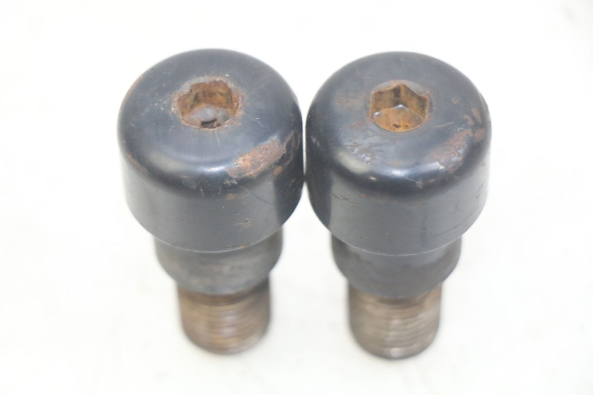 photo de EMBOUT DE GUIDON YAMAHA YP MAJESTY 400 (2004 - 2008) - Détail de la pièce