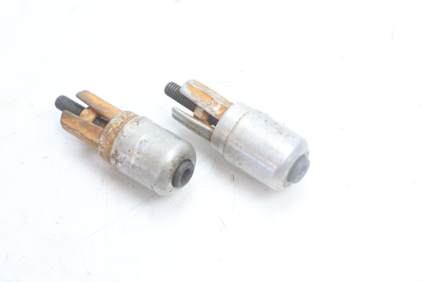 photo de EMBOUT DE GUIDON YAMAHA YP MAJESTY 125 (2002 - 2006) - Vue principale