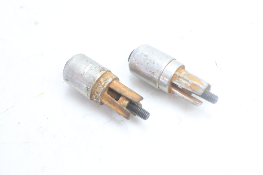 photo de EMBOUT DE GUIDON YAMAHA YP MAJESTY 125 (2002 - 2006) - Zoom état d’usage