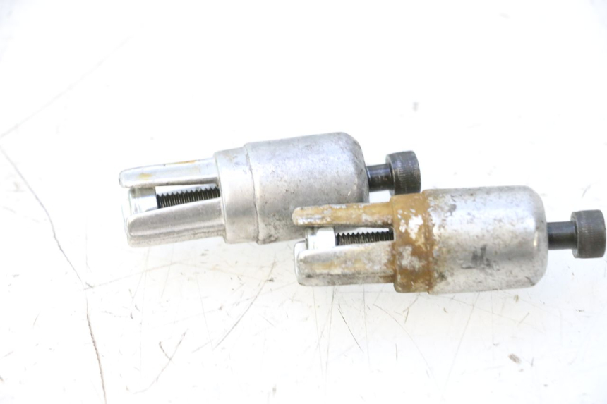 photo de EMBOUT DE GUIDON YAMAHA YP MAJESTY 125 (2002 - 2006) - Zoom état d’usage