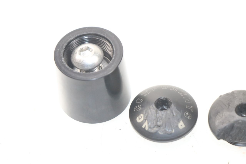 photo de EMBOUT DE GUIDON KAWASAKI Z Z900 900 (2017 - 2019) - Gros plan technique