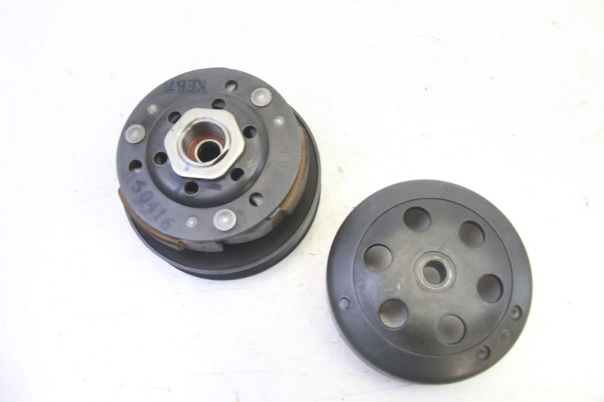 photo de EMBRAYAGE KYMCO AGILITY NAKED RENOUVO 2T 50 (2011 - 2018) - Gros plan technique