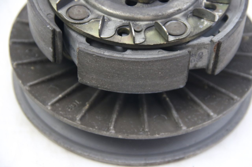 photo de EMBRAYAGE APRILIA ATLANTIC 500 (2002 - 2003) - Gros plan technique