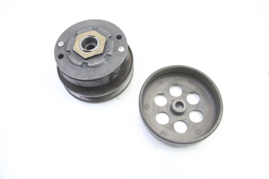 photo de EMBRAYAGE MBK BOOSTER NEXT GENERATION 50 (1995 - 1998) - Gros plan technique