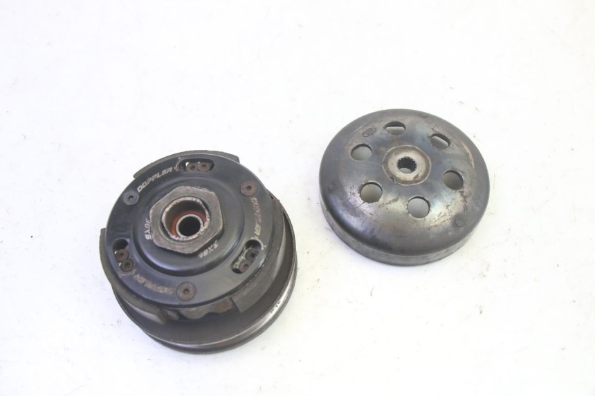 photo de EMBRAYAGE MBK BOOSTER SPIRIT 50 (2004 - 2017) - Gros plan technique