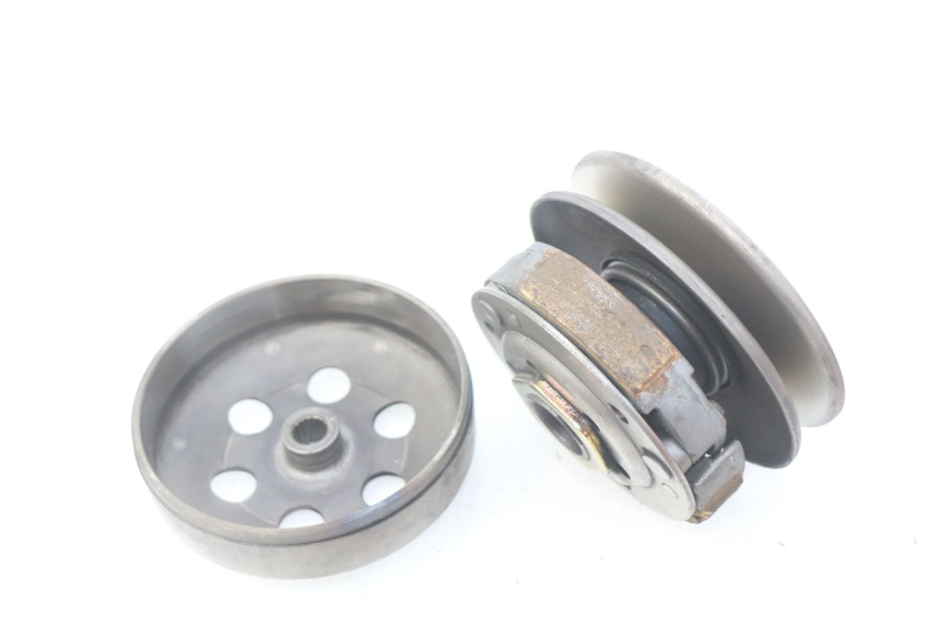 photo de EMBRAYAGE YAMAHA BW'S 50 (1999 - 2003) - Gros plan technique