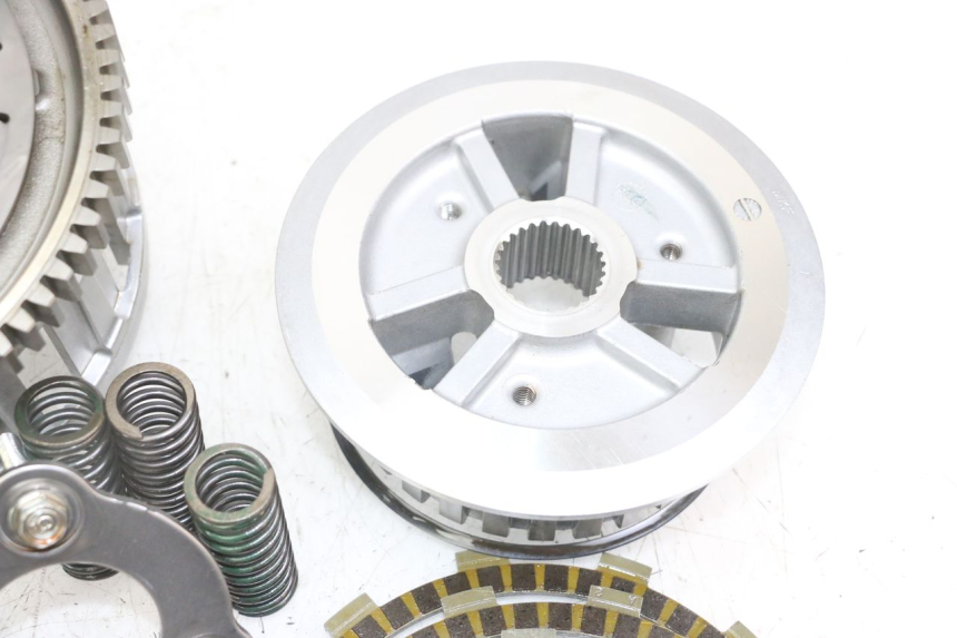 photo de EMBRAYAGE HONDA CB R 1000 (2018 - 2023) - Vue rapprochée