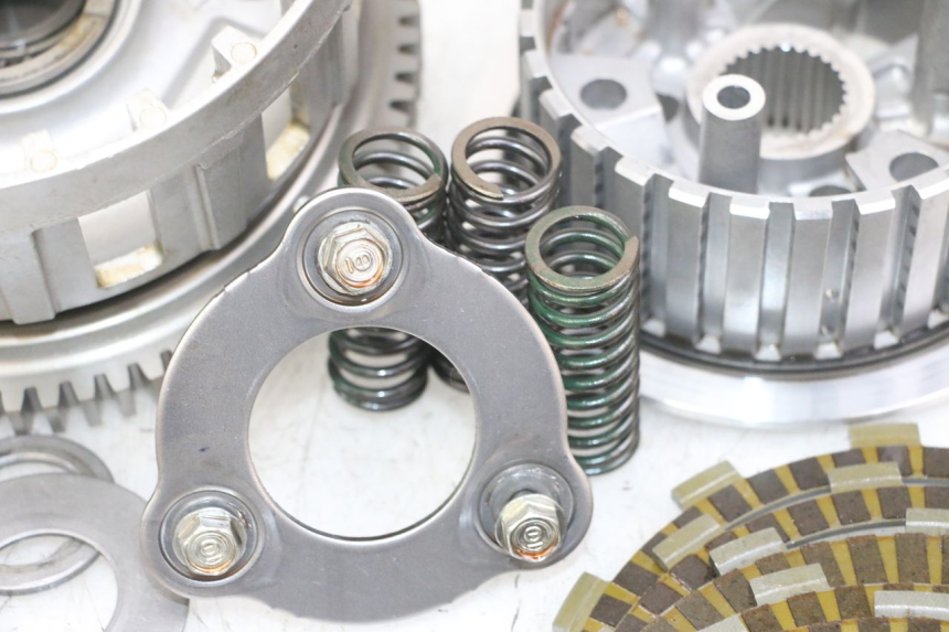 photo de EMBRAYAGE HONDA CB R 1000 (2018 - 2023) - Zoom état d’usage