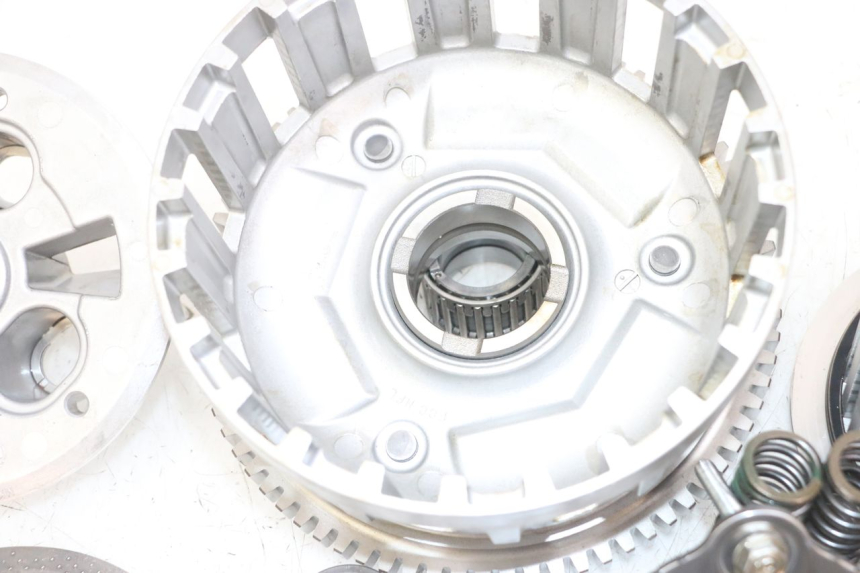 photo de EMBRAYAGE HONDA CB R 1000 (2018 - 2023) - Gros plan technique