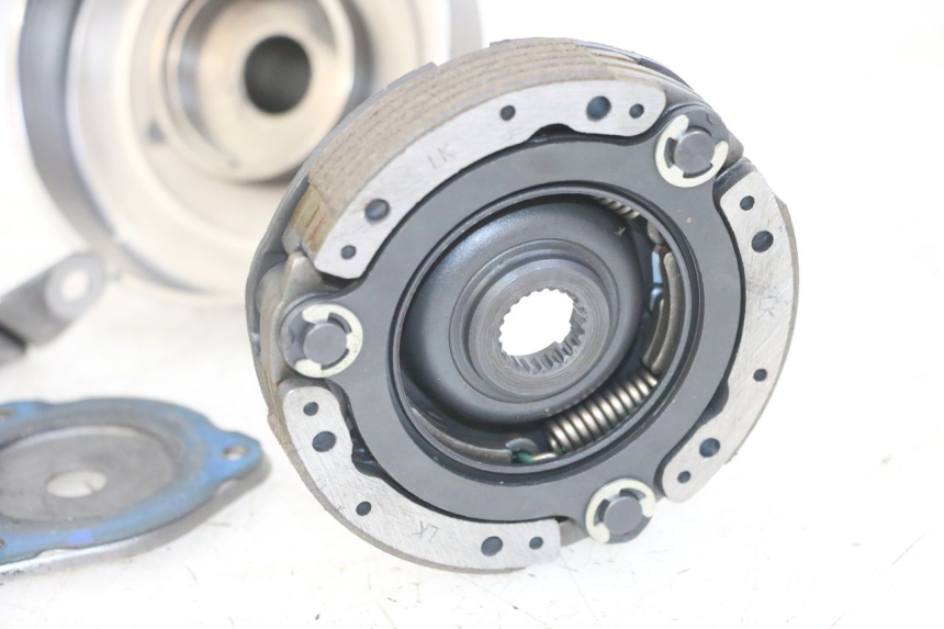 photo de EMBRAYAGE HONDA CRF-F CRF F 110 (2019 - 2022) - Vue rapprochée