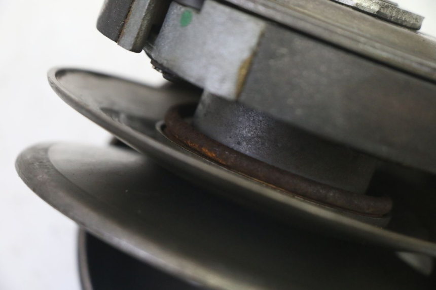 photo de EMBRAYAGE PEUGEOT ELYSTAR 50 (2002 - 2014) - Gros plan technique