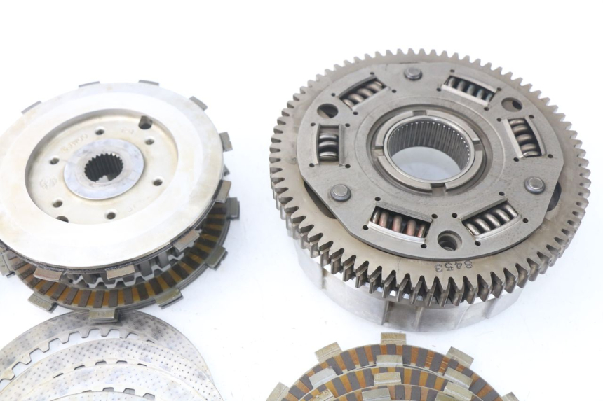 photo de EMBRAYAGE YAMAHA FJR ABS 1300 (2006 - 2012) - Gros plan technique