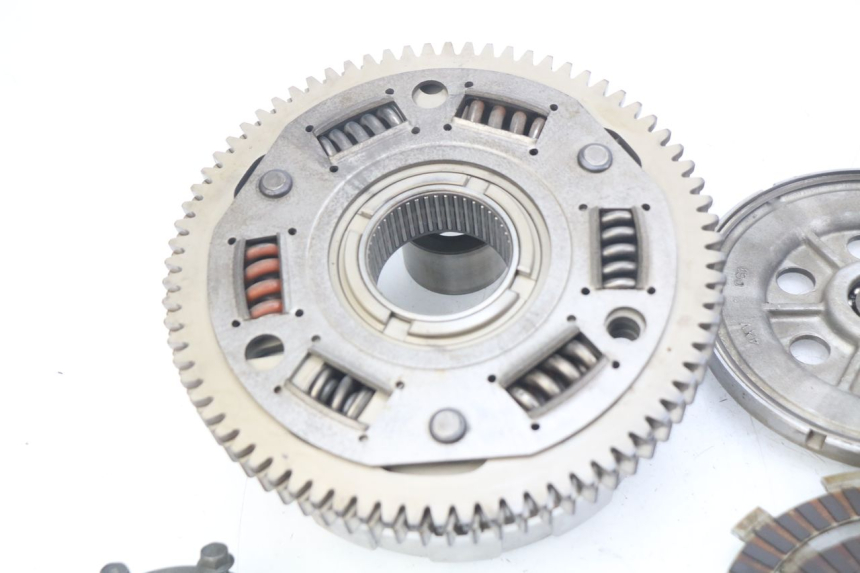 photo de EMBRAYAGE YAMAHA FJR ABS 1300 (2006 - 2012) - Gros plan technique